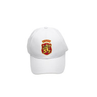 Бяла шапка с надпис България и лъв