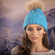 Дамска зимна шапка плетена в небесносиньо Дамска зимна шапка плетена в небесносиньо