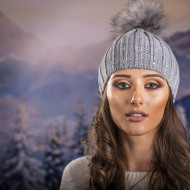 Дамска зимна шапка с перлички в сиво Дамска зимна шапка с перлички в сиво