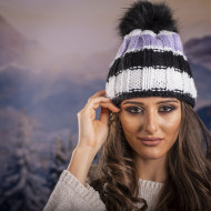 Дамска шапка с еко пух в бяло, лилаво и черно