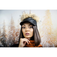 Черна дамска шапка с козирка и помпони