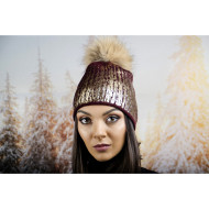 Дамска зимна шапка в бордо със златист акцент Дамска зимна шапка в бордо със златист акцент