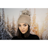 Дамска зимна шапка с еко пух бежова