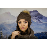 Дамска зимна шапка с перлички в кафяво Дамска зимна шапка с перлички в кафяво