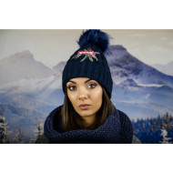 Дамска зимна шапка с емблема цвете тъмносиня Дамска зимна шапка с емблема цвете тъмносиня