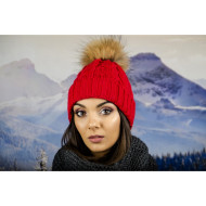Дамска зимна шапка плетена в червено Дамска зимна шапка плетена в червено