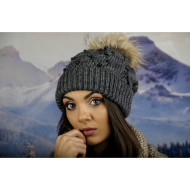 Дамска зимна шапка с перлички и естествен пух в сиво Дамска зимна шапка с перлички и естествен пух в сиво