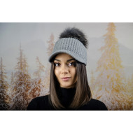 Плетена дамска шапка с козирка и помпон в сиво
