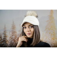Плетена дамска шапка с козирка и помпон в бяло