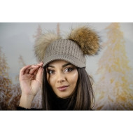 Плетена дамска шапка с козирка и два помпона в светлокафяво
