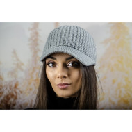 Плетена дамска шапка с козирка в сиво Плетена дамска шапка с козирка в сиво