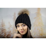 Дебела дамска плетена шапка в черно