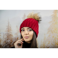 Дебела дамска плетена шапка в червено
