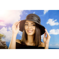 Дамска лятна капела с малка периферия в черно Дамска лятна капела с малка периферия в черно