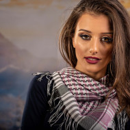 Дамски шал в розово, бяло и черно