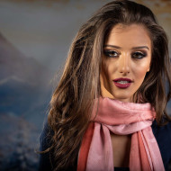 Дамски шал в преливащи розови нюанси