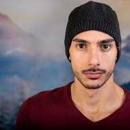 Тъмносива мъжка шапка