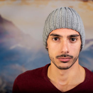 Светлосива мъжка шапка