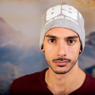 Скейтърска шапка виснала сива с надпис