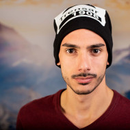 Скейтърска шапка виснала черна с надпис