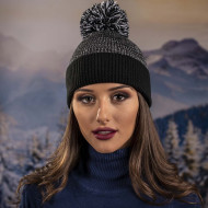 Дамска зимна шапка с помпон