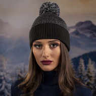 Дамска зимна шапка с помпон