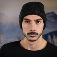 Тъмносива мъжка шапка