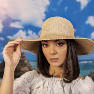 Дамска лятна плетена капела с връзки