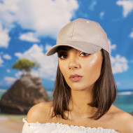 Шапка с козирка в сиво