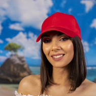 Дамска шапка с козирка в червено