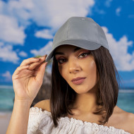 Дамска шапка с козирка в сиво