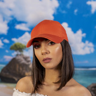 Дамска шапка с козирка в оранжево