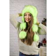 Зелена пухкава зимна дамска шапка Зелена пухкава зимна дамска шапка